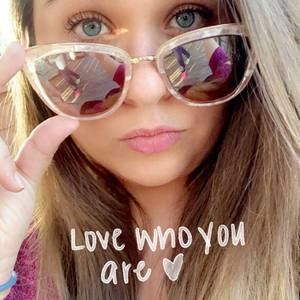 Meet your Posher, Emmily